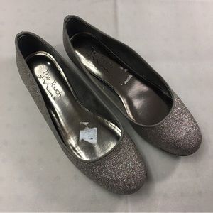 The Touch Of Nina Womens Shimmery Silver Sparkle Glitter Ballet Flats Shoes 8.5M